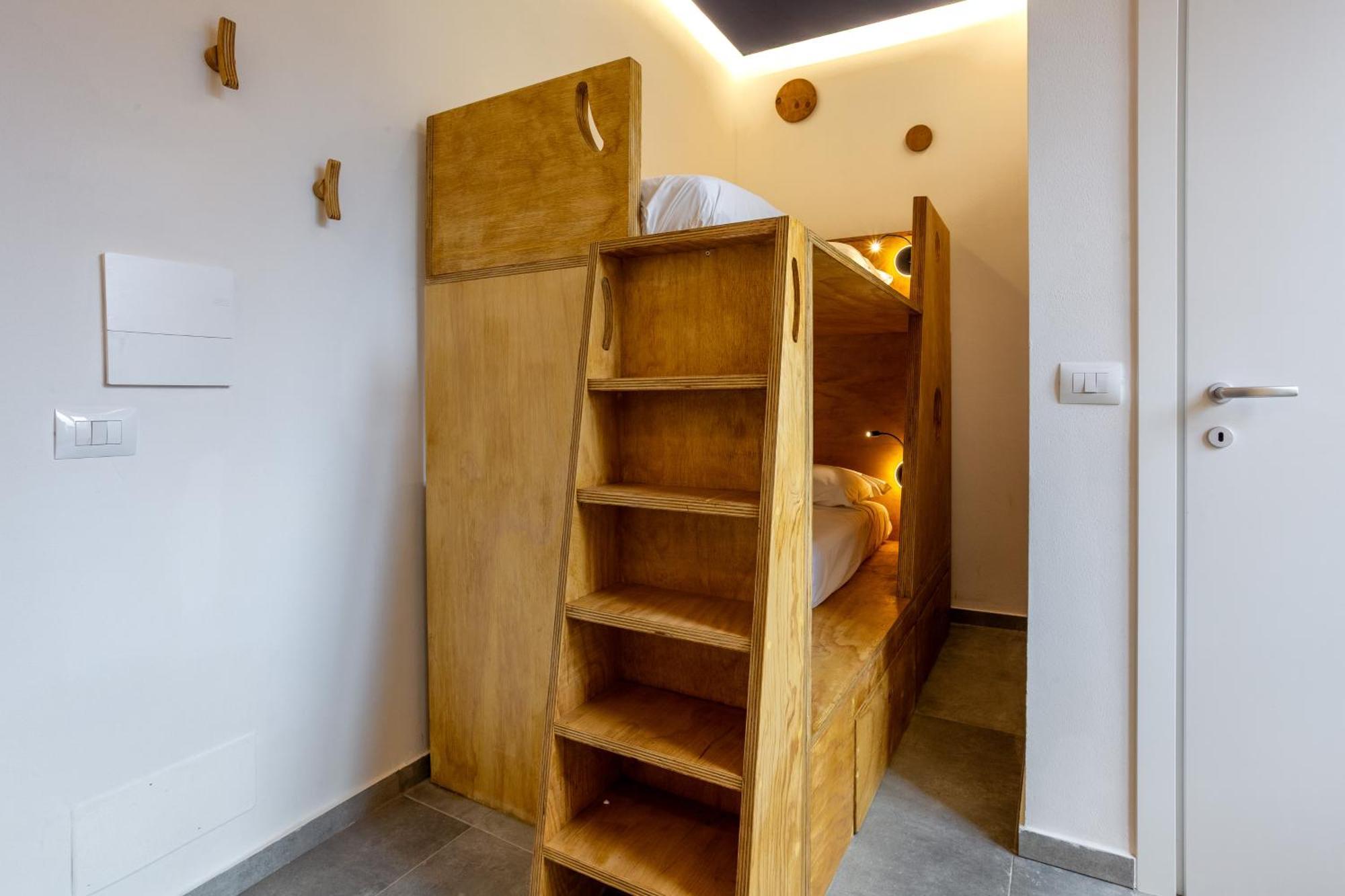 Paola Hotel *